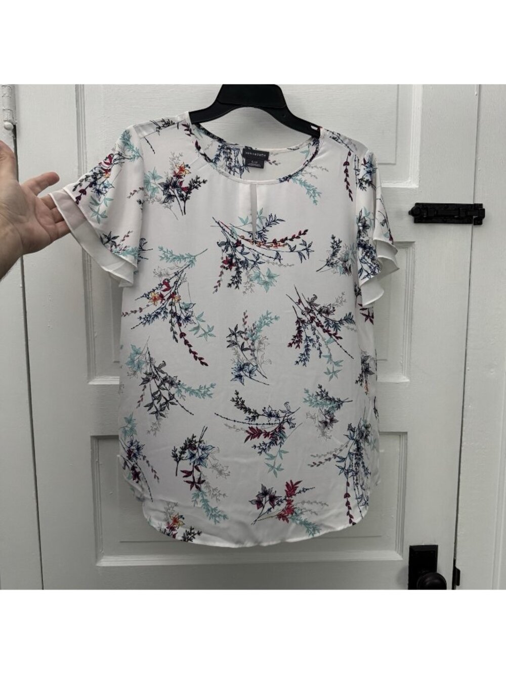 Van Heusen Womens Petite S Floral Flutter Sleeve Keyhole Blouse White